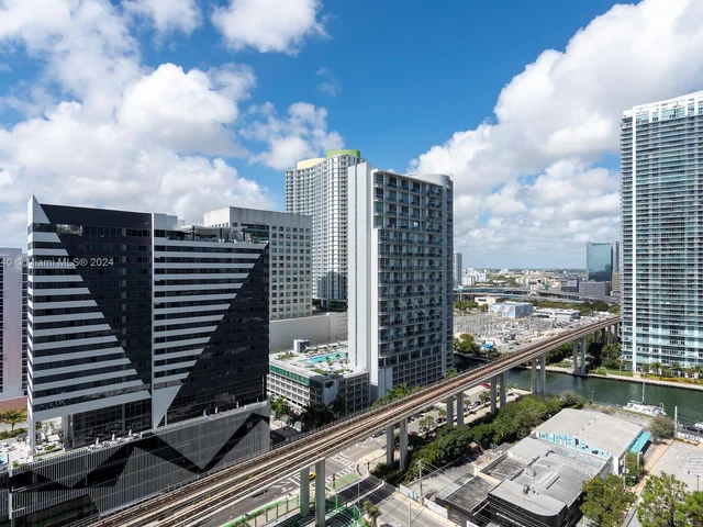 88 SW 7th St # 1602, Miami FL 33130