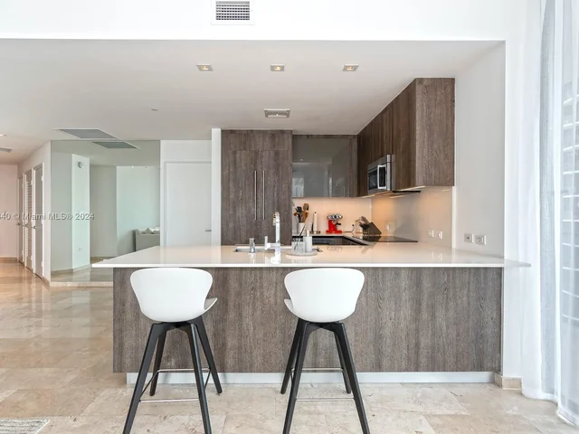 88 SW 7th St # 1602, Miami FL 33130