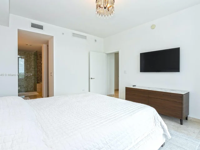 88 SW 7th St # 1602, Miami FL 33130