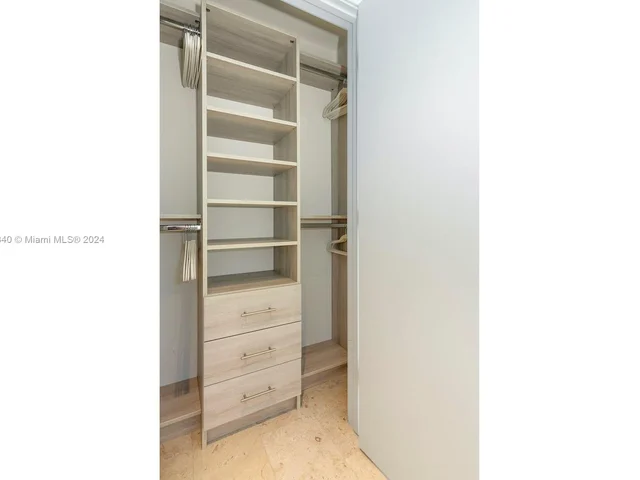 88 SW 7th St # 1602, Miami FL 33130