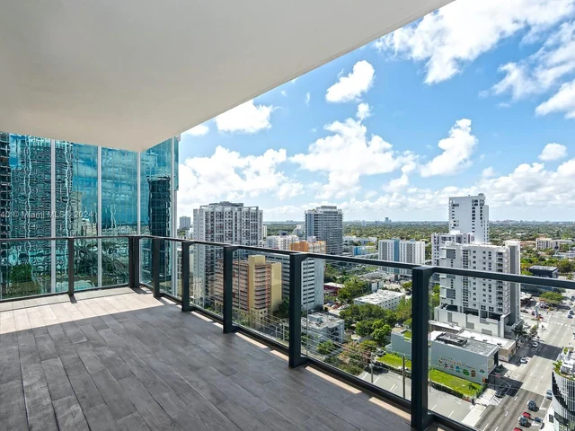 88 SW 7th St # 1602, Miami FL 33130