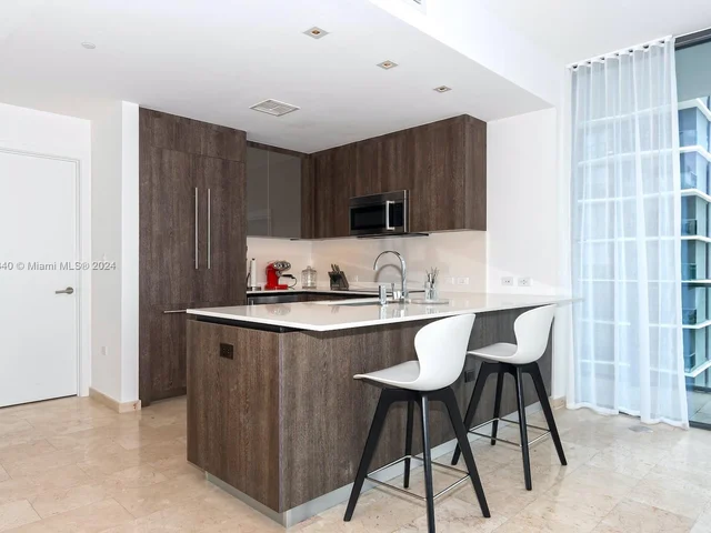 88 SW 7th St # 1602, Miami FL 33130