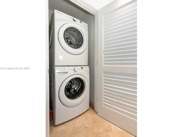 88 SW 7th St # 1602, Miami FL 33130