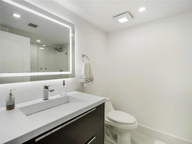 2101 Brickell Ave # 2201, Miami FL 33129