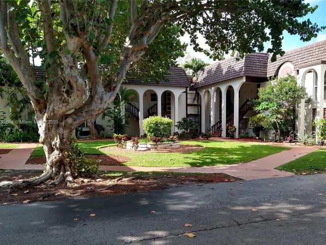 6181 NW 57th St # 108, Tamarac FL 33319