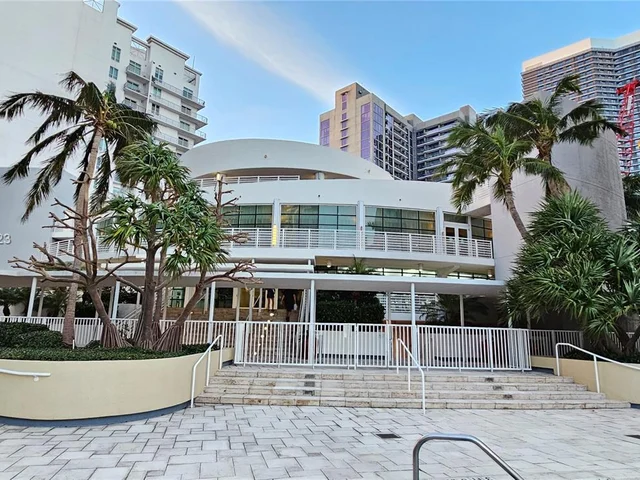 253 NE 2nd St # 618, Miami FL 33132