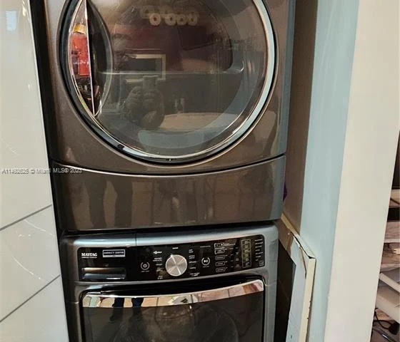 253 NE 2nd St # 618, Miami FL 33132