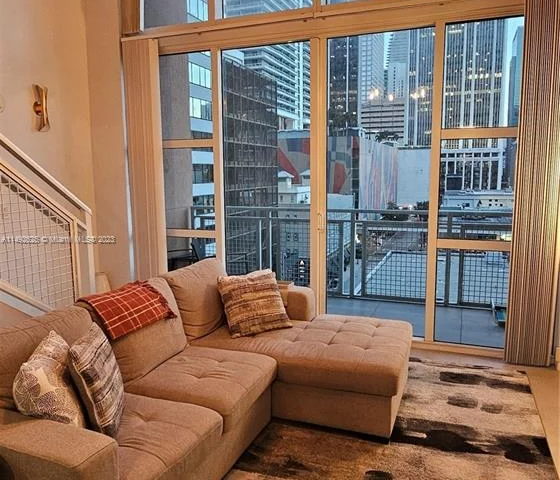 253 NE 2nd St # 618, Miami FL 33132