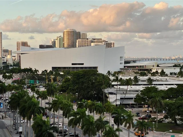 253 NE 2nd St # 618, Miami FL 33132