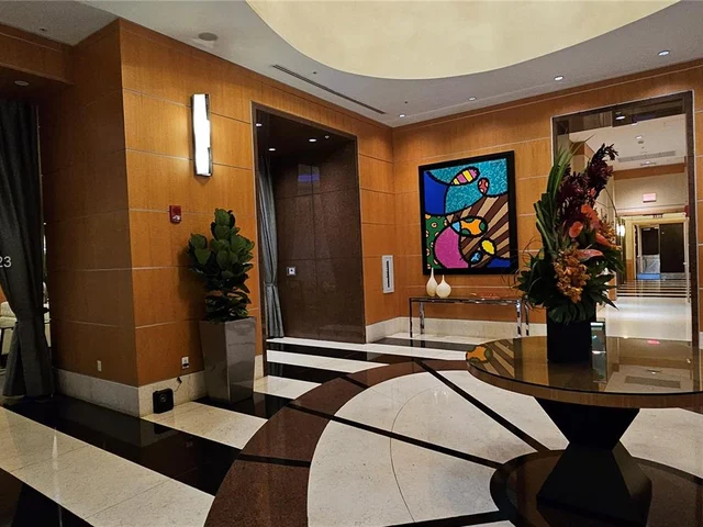 253 NE 2nd St # 618, Miami FL 33132