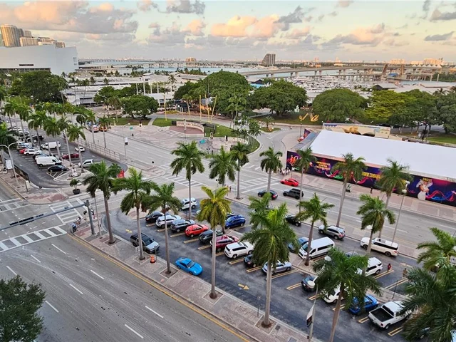 253 NE 2nd St # 618, Miami FL 33132