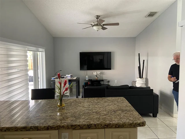 14939 SW 37th St, Miami FL 33185