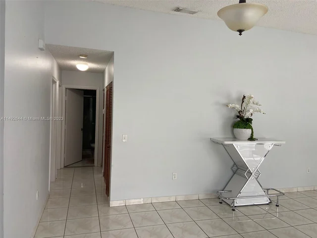 14939 SW 37th St, Miami FL 33185