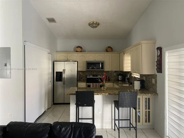 14939 SW 37th St, Miami FL 33185