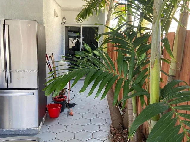 14939 SW 37th St, Miami FL 33185