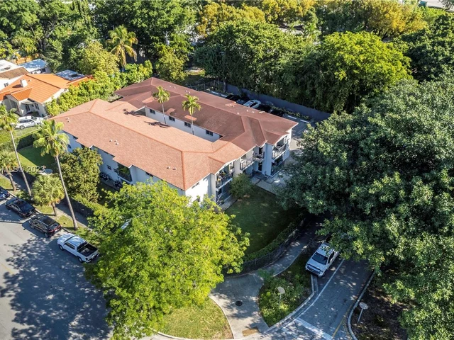 465 NE 59th St # 16, Miami FL 33137