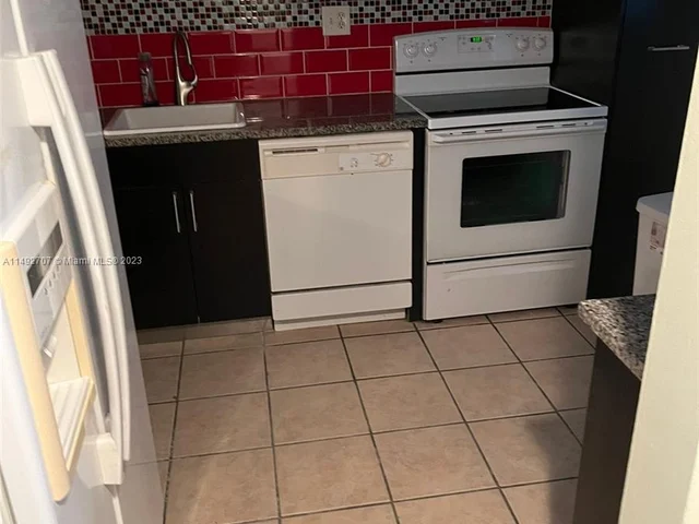 8421 Lagos De Campo Blvd # 202T, Tamarac FL 33321