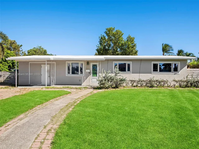 2301 NE 8th St, Pompano Beach FL 33062