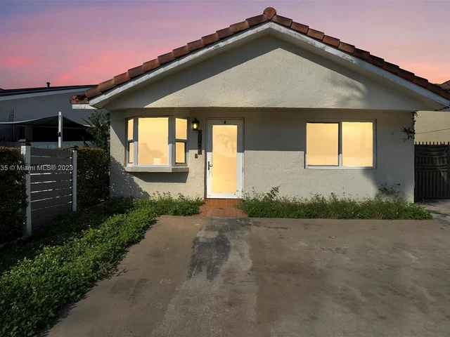 9167 NW 113th St, Hialeah Gardens FL 33018