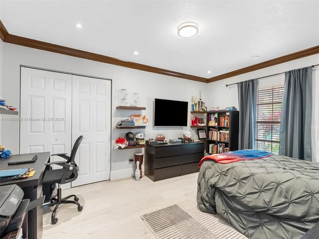 10650 Paris St, Cooper City FL 33026