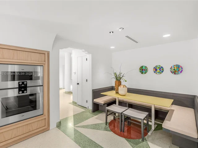 6000-6010 Pine Tree Dr, Miami Beach FL 33140