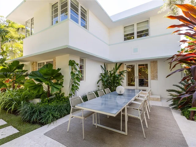 6000-6010 Pine Tree Dr, Miami Beach FL 33140