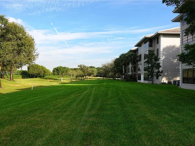 1504 Whitehall Dr # 105, Davie FL 33324