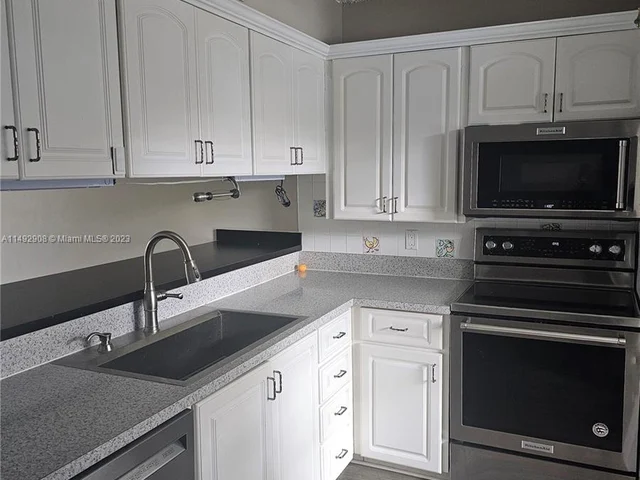 1504 Whitehall Dr # 105, Davie FL 33324