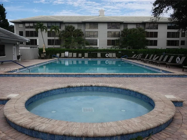 1504 Whitehall Dr # 105, Davie FL 33324