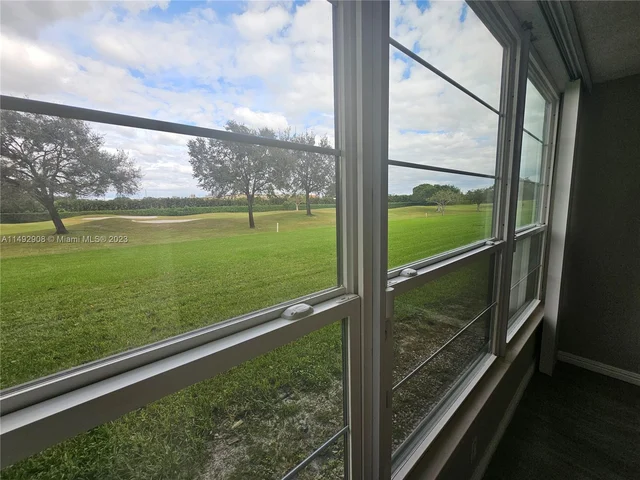 1504 Whitehall Dr # 105, Davie FL 33324