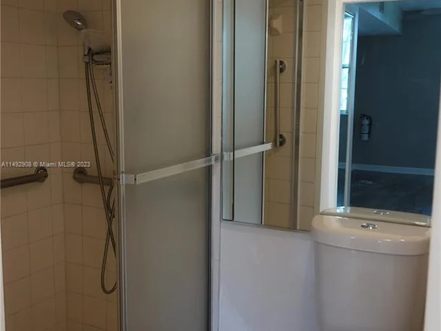 1504 Whitehall Dr # 105, Davie FL 33324