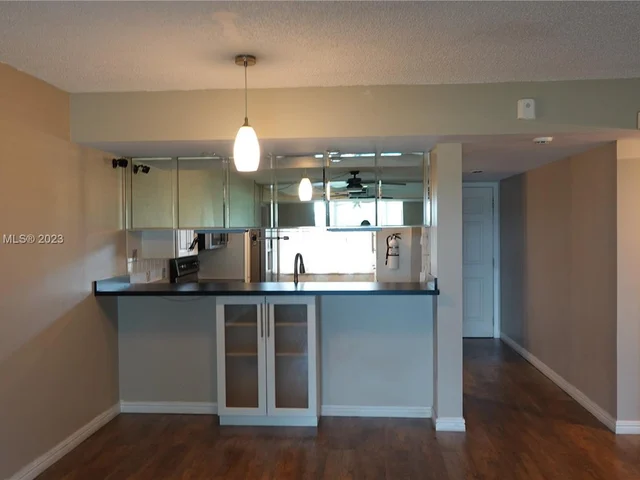 1504 Whitehall Dr # 105, Davie FL 33324