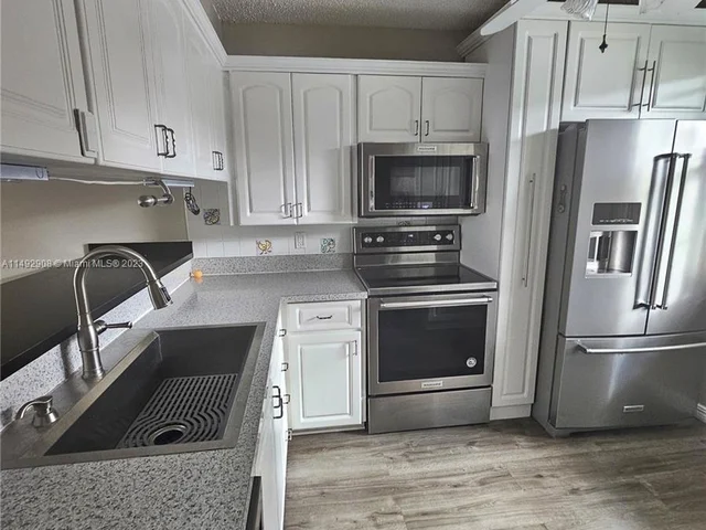 1504 Whitehall Dr # 105, Davie FL 33324