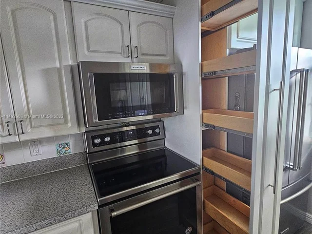 1504 Whitehall Dr # 105, Davie FL 33324