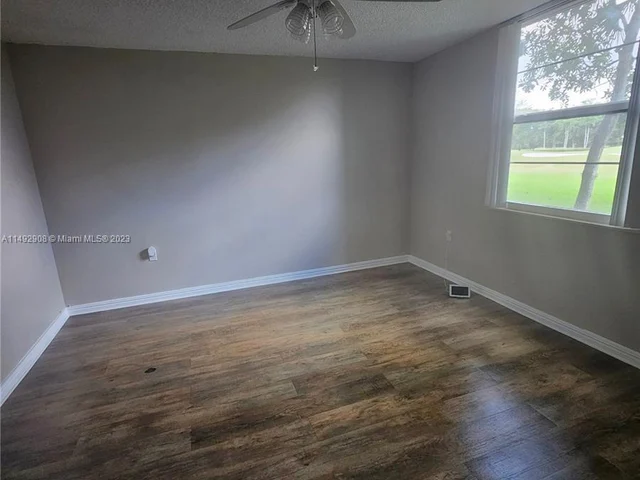 1504 Whitehall Dr # 105, Davie FL 33324