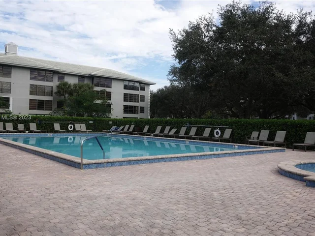 1504 Whitehall Dr # 105, Davie FL 33324