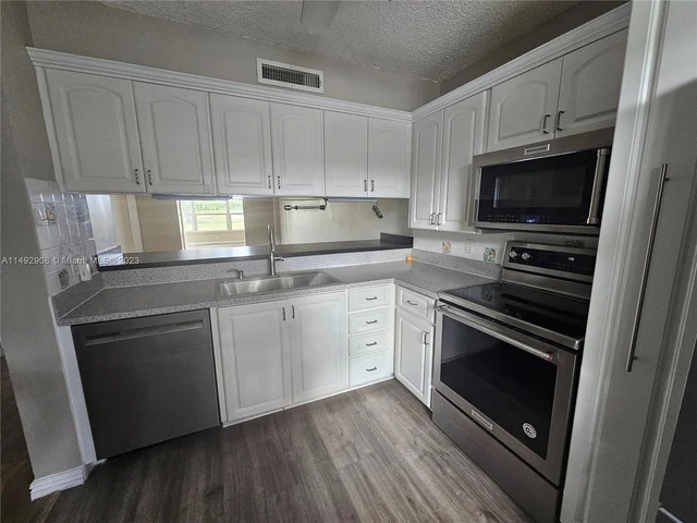 1504 Whitehall Dr # 105, Davie FL 33324