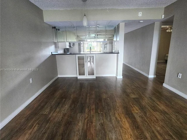 1504 Whitehall Dr # 105, Davie FL 33324