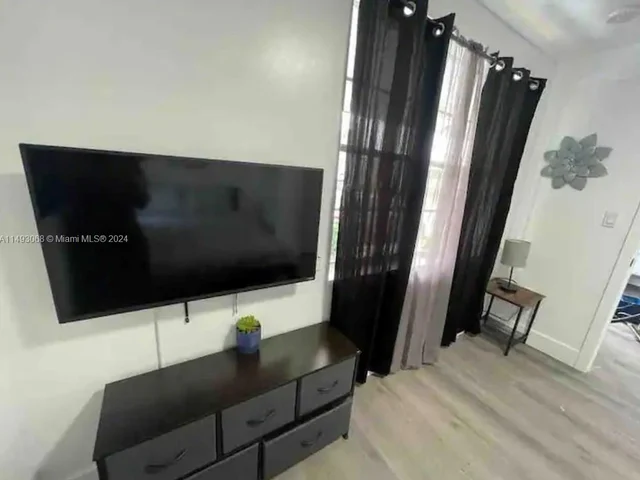 1553 NW 62nd Ter, Miami FL 33147