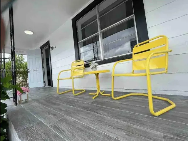 1553 NW 62nd Ter, Miami FL 33147