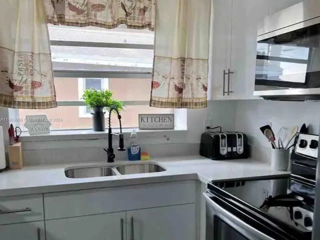 1553 NW 62nd Ter, Miami FL 33147