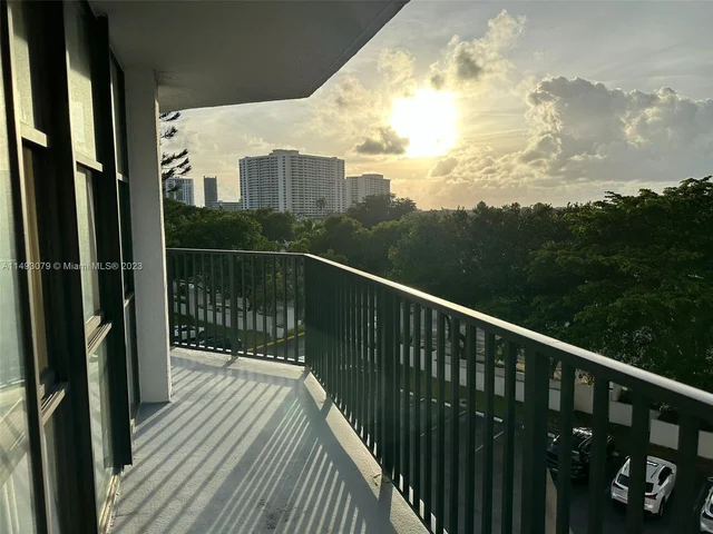 1000 Parkview Dr # 531, Hallandale Beach FL 33009