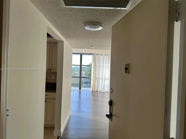 1000 Parkview Dr # 531, Hallandale Beach FL 33009