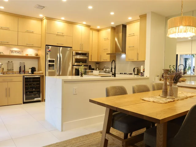 1085 River Birch St, Hollywood FL 33019