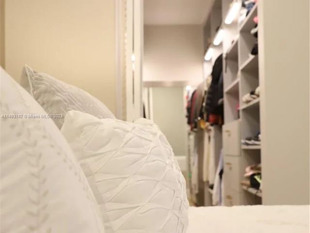 1085 River Birch St, Hollywood FL 33019