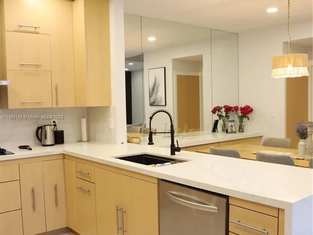 1085 River Birch St, Hollywood FL 33019