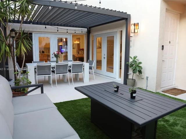 1085 River Birch St, Hollywood FL 33019