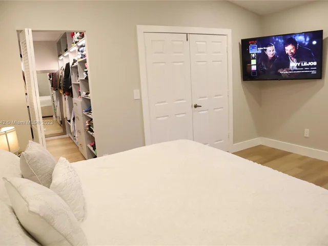 1085 River Birch St, Hollywood FL 33019