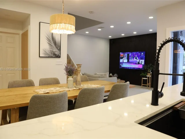 1085 River Birch St, Hollywood FL 33019