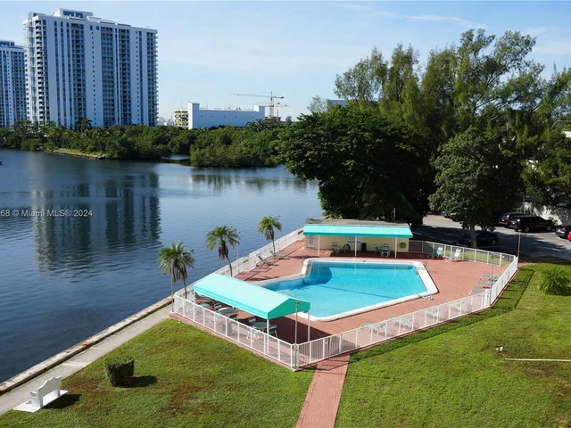 2910 Point East Dr # M510, Aventura FL 33160